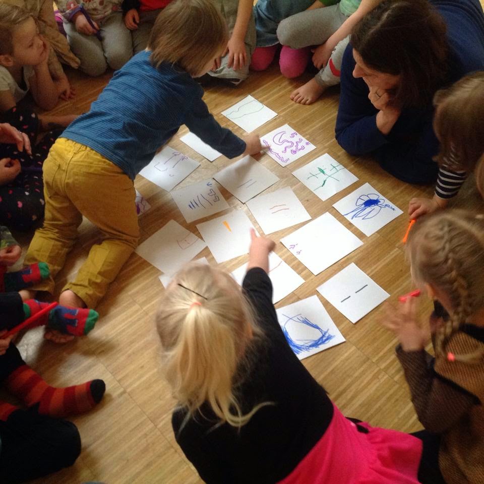 Atelier pédagogique d'art abstrait avec les enfants