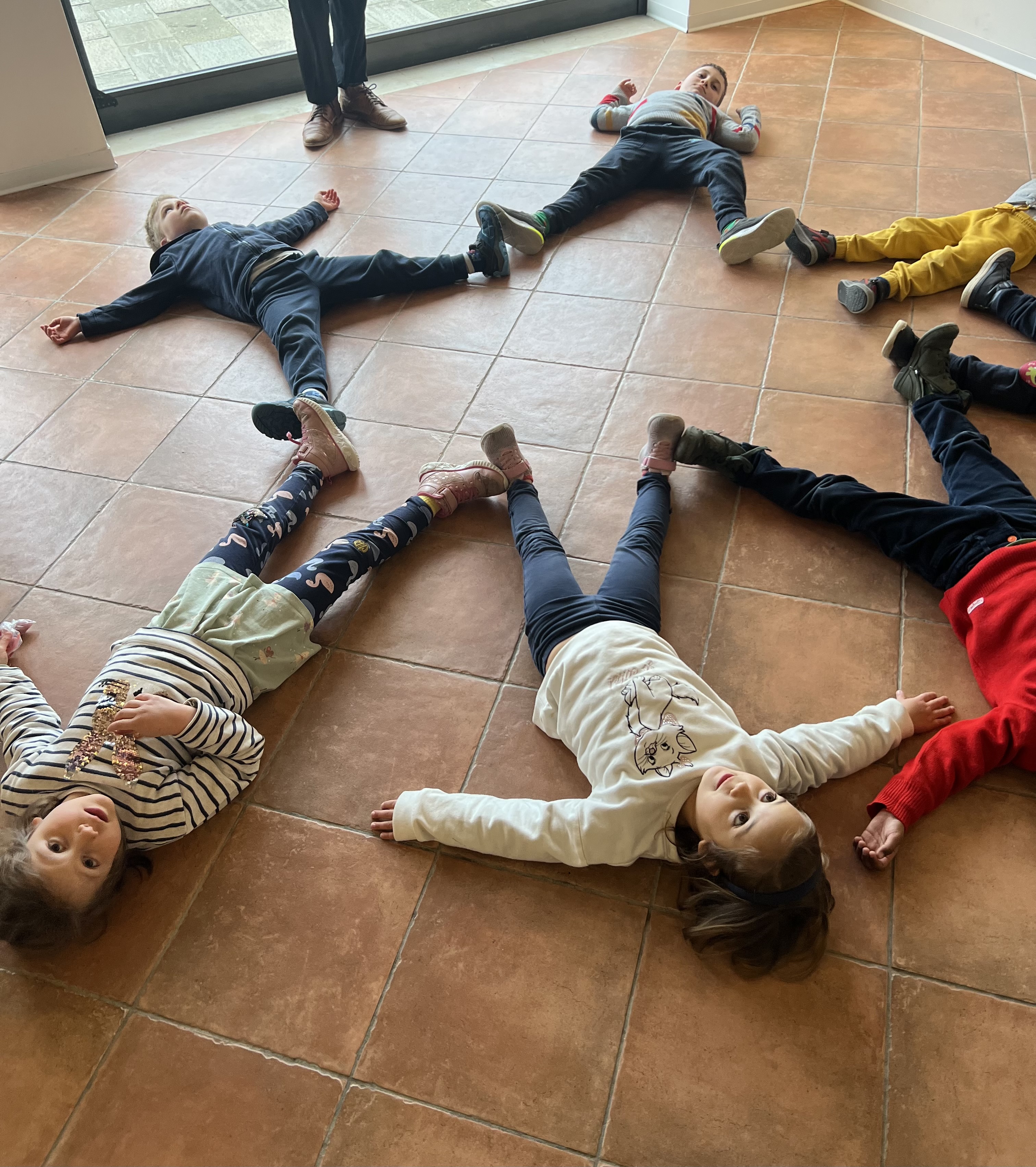 Atelier de conscience corporelle et mouvement avec les enfants