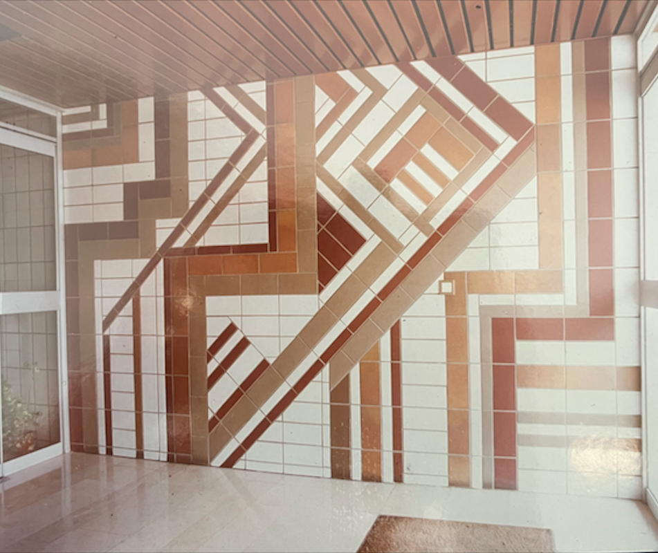 Vue du hall en carrelage Buchtal Kremlin-Bicêtre 1988